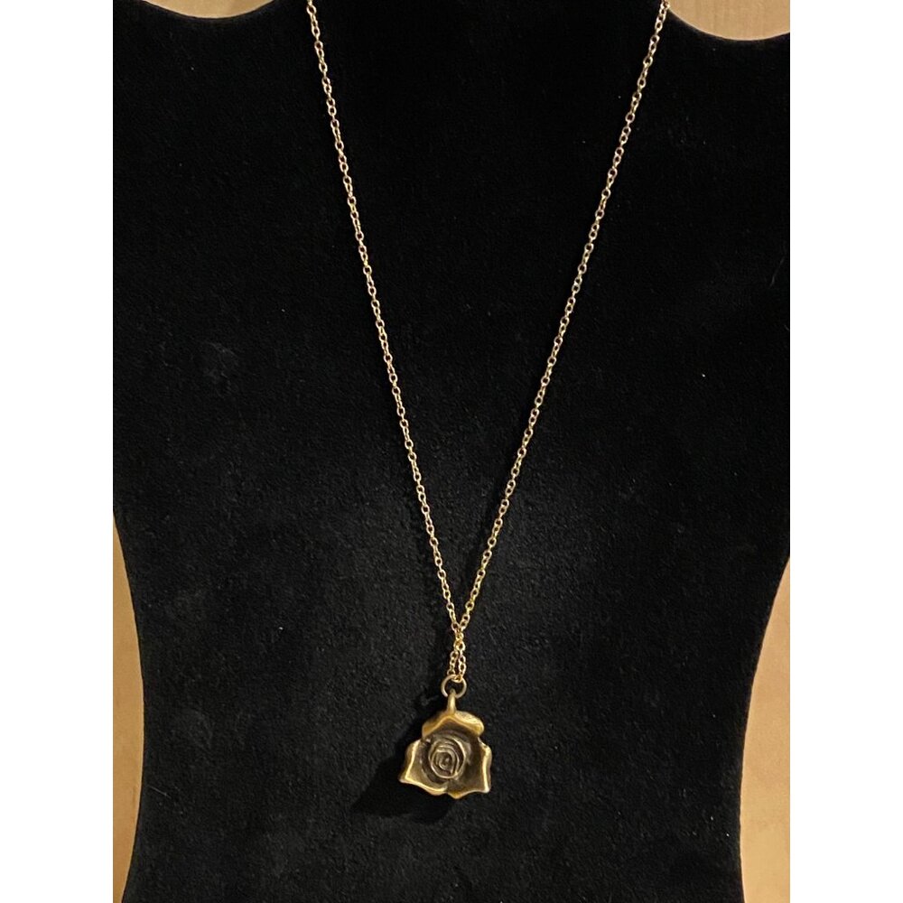 Vintage Gold Tone Rose Pendant Necklace With Lobster Clasp - Picture 2 of 4